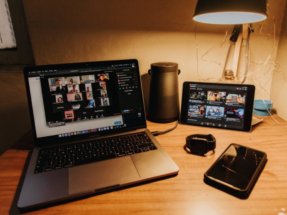 teleconsultation visioconference consultation en ligne therapie en ligne consultation a distance hypnose spirituelle de regression